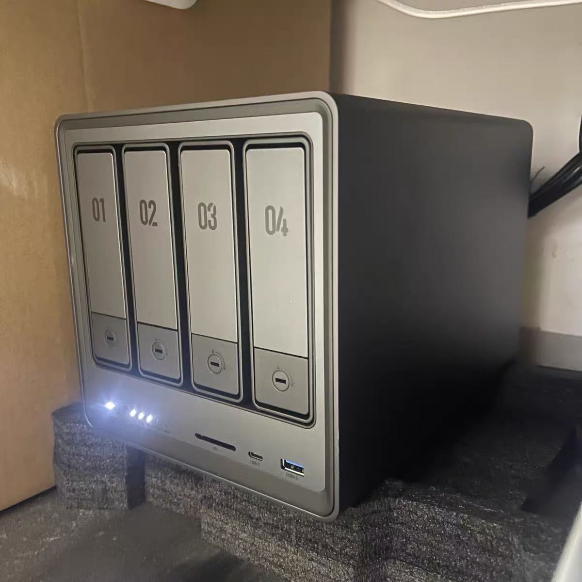 TLF Ugreen DXP4800 Plus 4-Bay  - đánh giá và giá Ddr5 8Gb